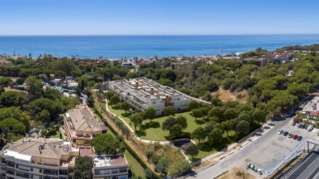 3 bedroom Penthouse for sale in Marbella with pool - € 667,820 (Ref: 7196192)