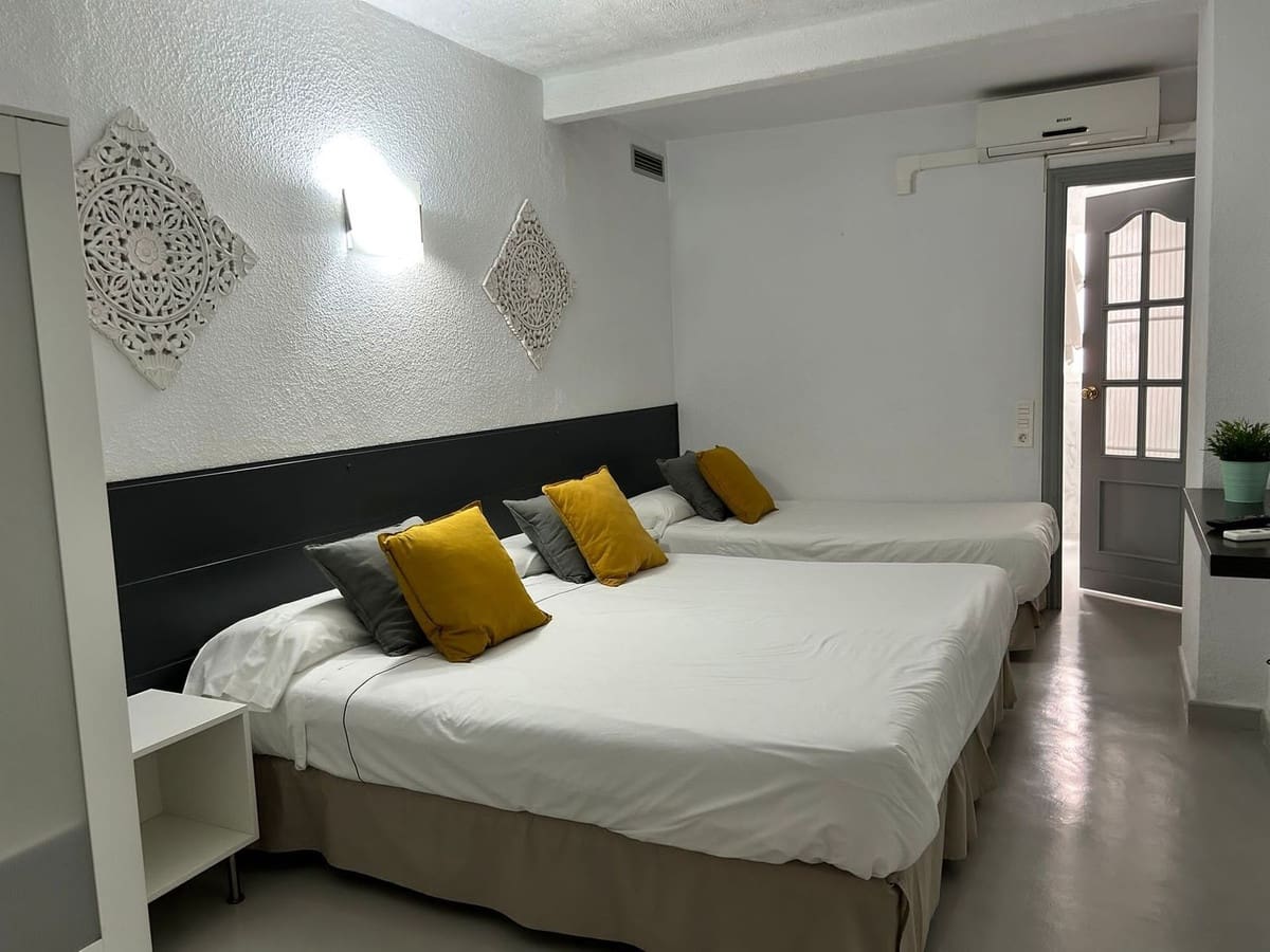 17 bedroom Hotel for sale in Marbella - € 3,300,000 (Ref: 7317830)