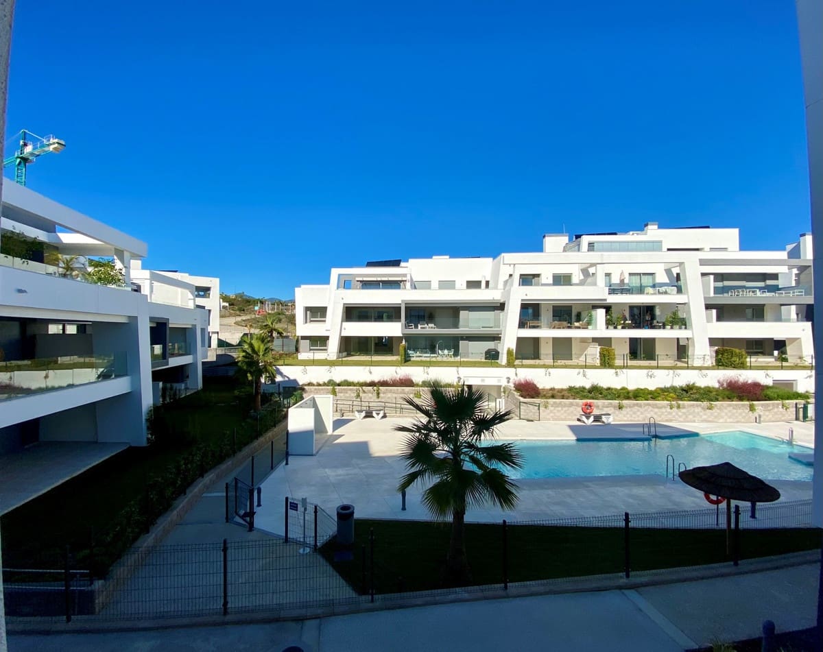 3 bedroom Apartment for sale in Estepona with pool garage - € 382,000 (Ref: 7410387)
