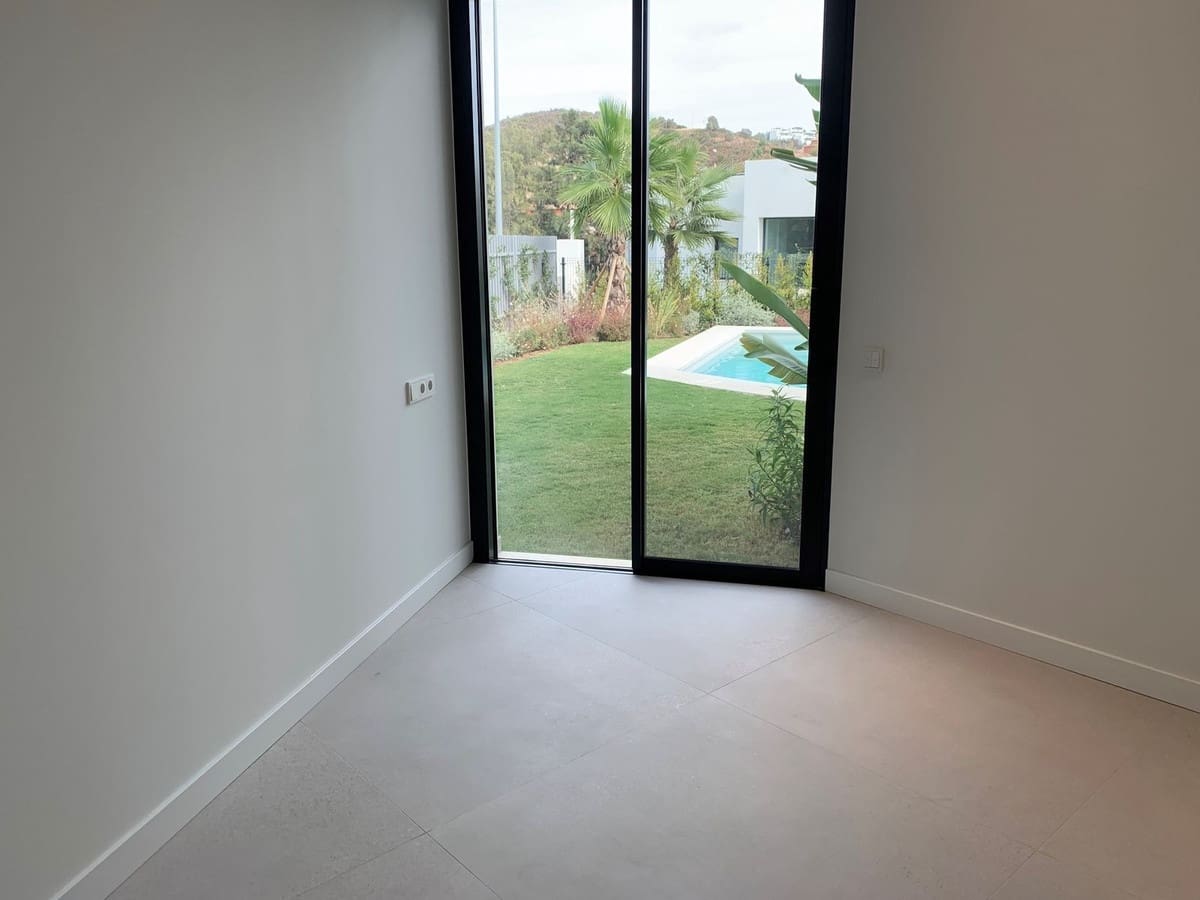 4 quarto Moradia Geminada para venda em Marbella com piscina garagem - 1 630 000 € (Ref: 7441562)