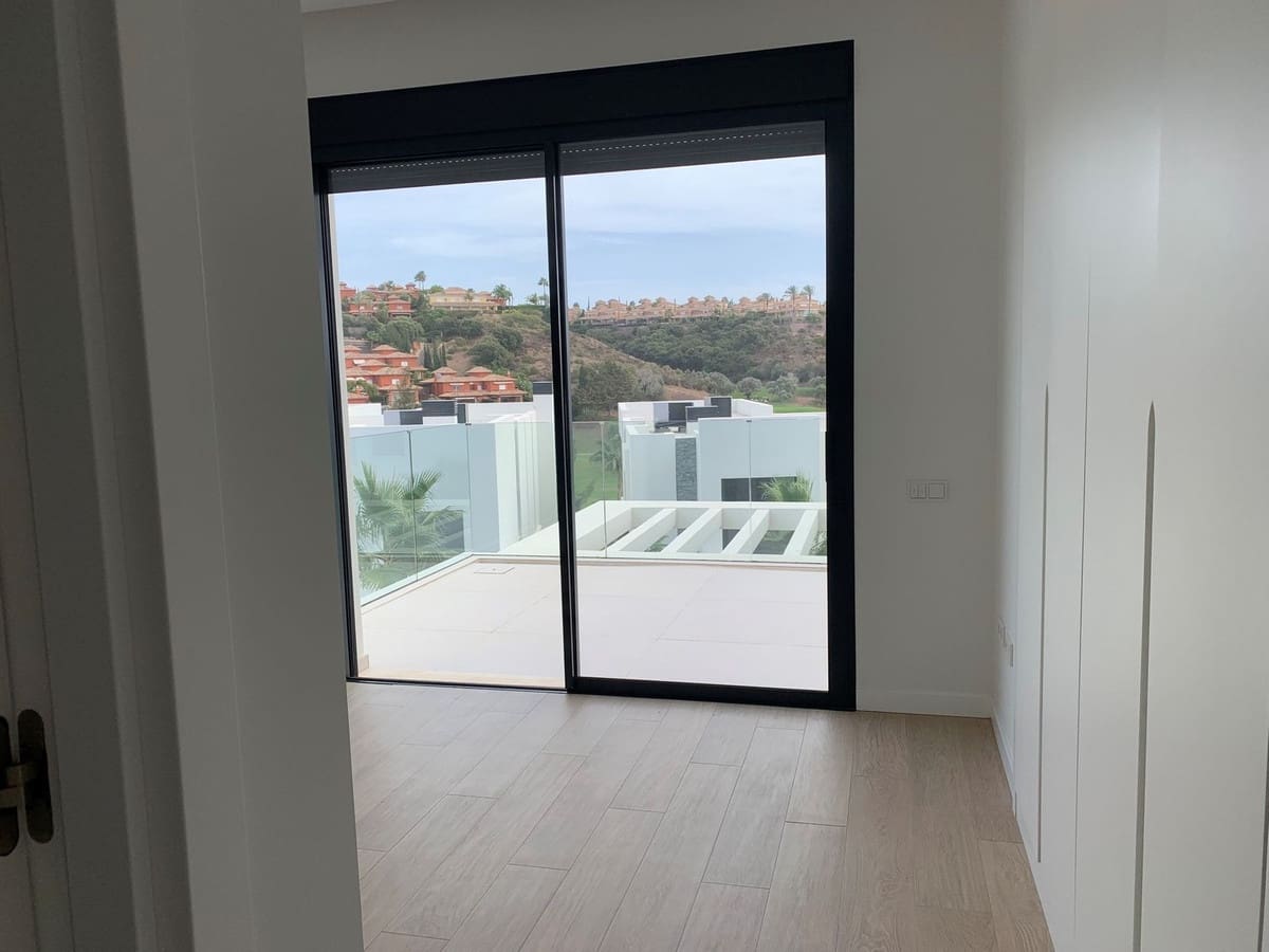4 quarto Moradia Geminada para venda em Marbella com piscina garagem - 1 630 000 € (Ref: 7441562)