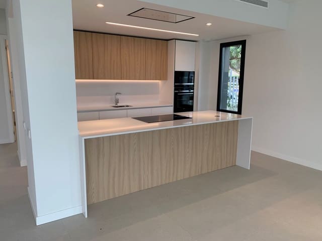 4 quarto Moradia Geminada para venda em Marbella com piscina garagem - 1 630 000 € (Ref: 7441562)