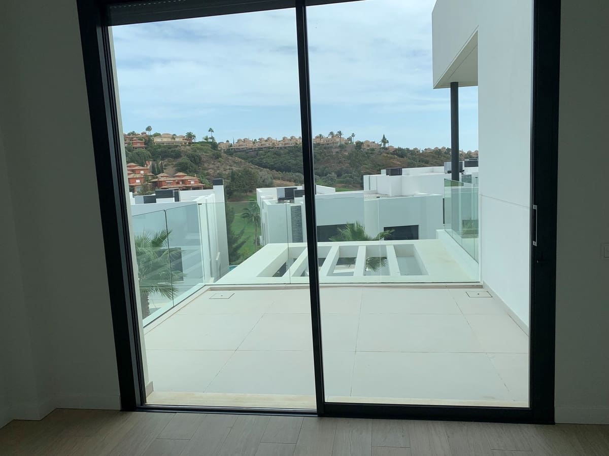 4 quarto Moradia Geminada para venda em Marbella com piscina garagem - 1 630 000 € (Ref: 7441562)