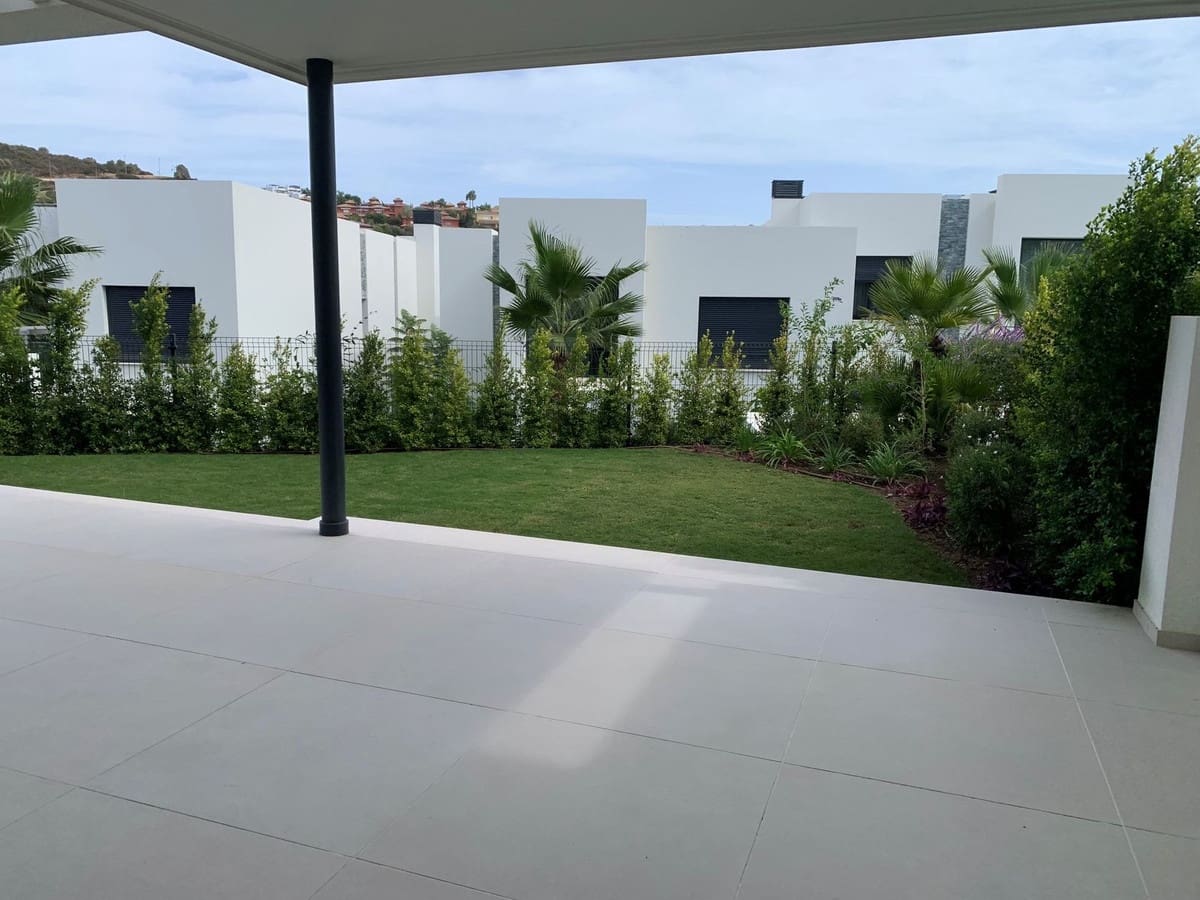 4 quarto Moradia Geminada para venda em Marbella com piscina garagem - 1 630 000 € (Ref: 7441562)