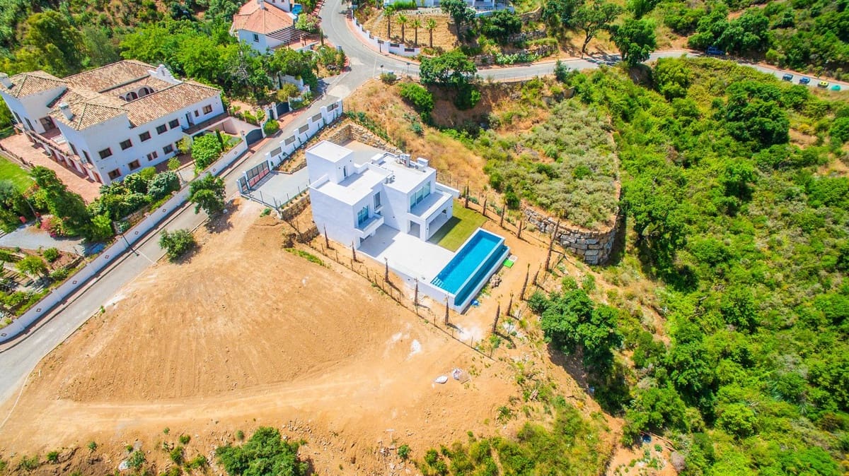 3 slaapkamer Villa te koop in Elviria met zwembad - € 1.600.000 (Ref: 8017223)