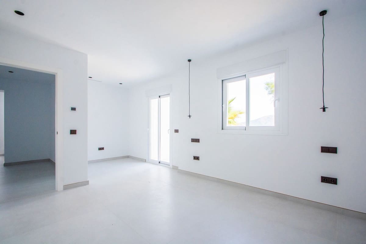 4 makuuhuone Huvila myytävänä paikassa Marbella mukana uima-altaan 
autotalli - 2 400 000 € (Ref: 8512559)