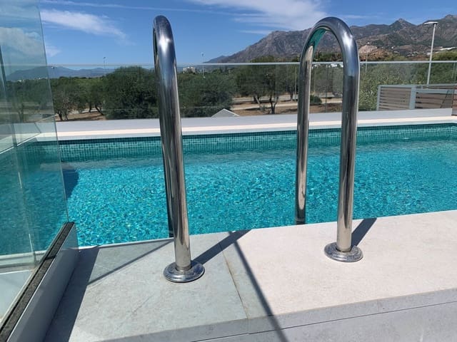 3 soverom Penthouse til salgs i Marbella med svømmebasseng garasje - € 1 395 000 (Ref: 9401630)