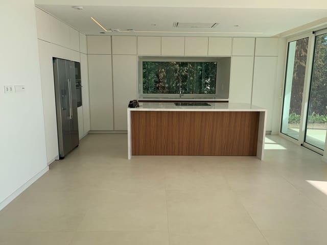 4 soverom Villa til salgs i Marbella med svømmebasseng garasje - € 4 500 000 (Ref: 9401639)