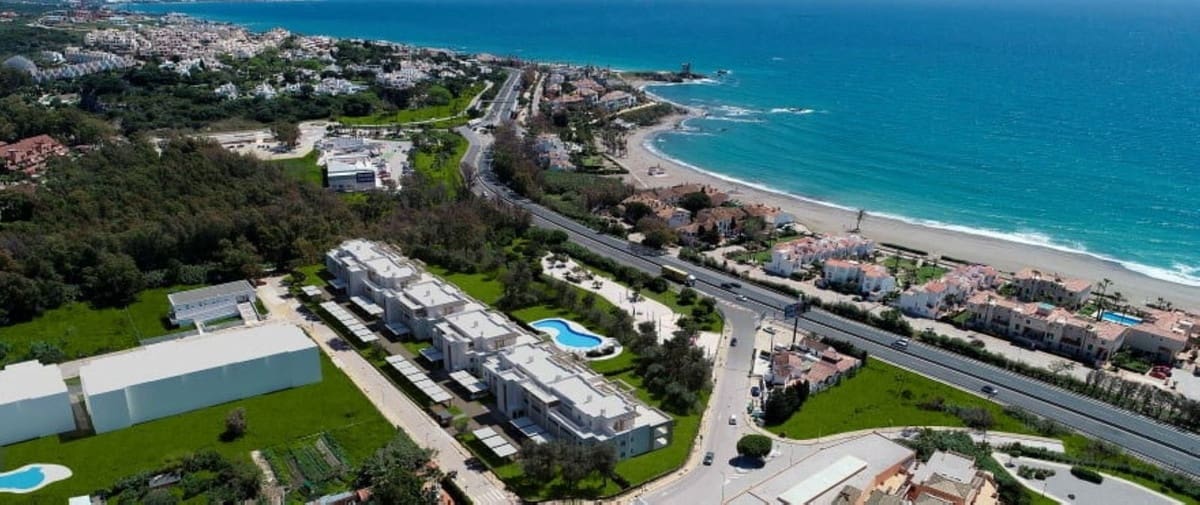 2 soveværelse Lejlighed til salg i Estepona med swimmingpool - € 385.000 (Ref: 9401655)