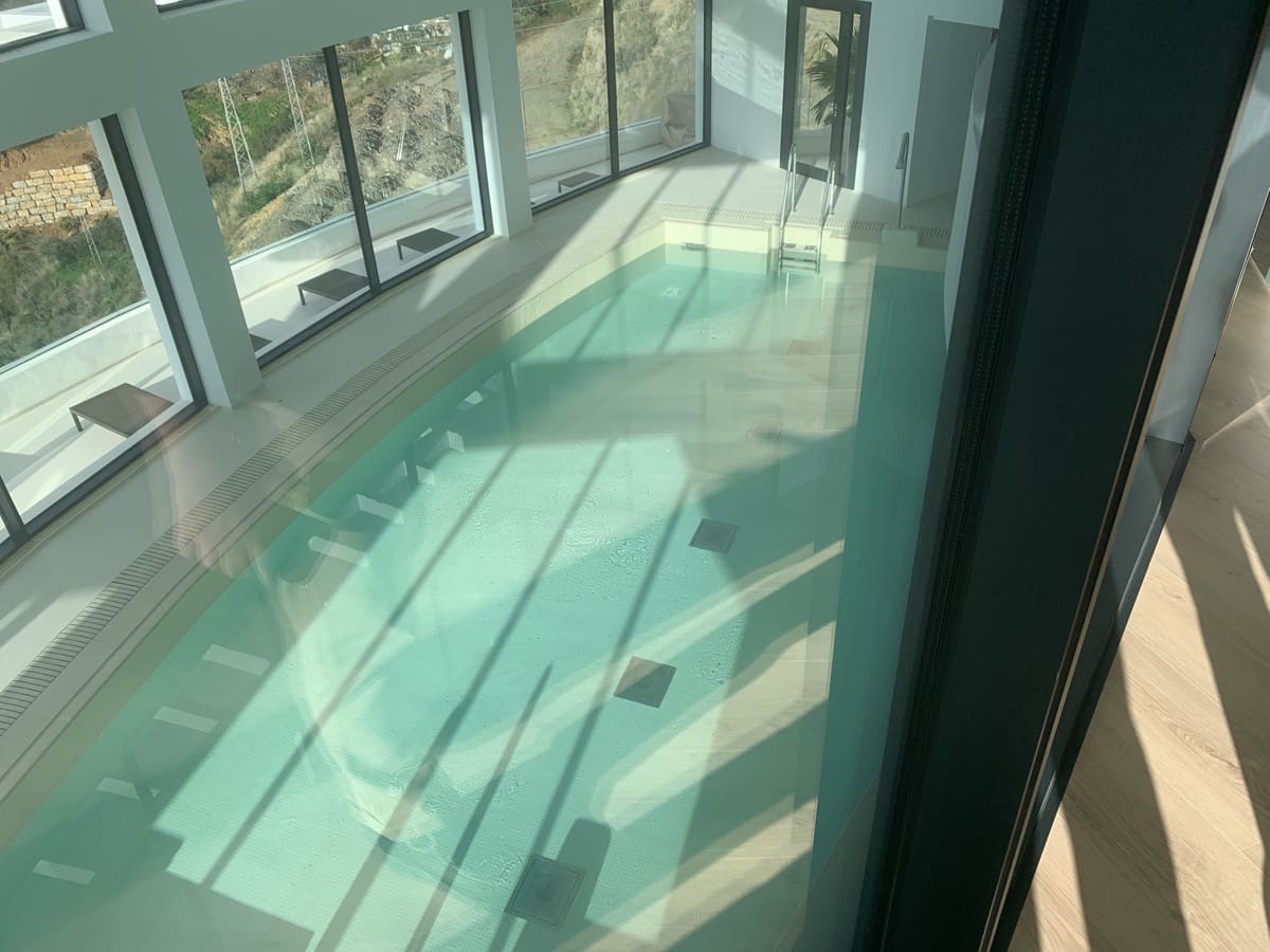 3 sypialnia Penthouse na sprzedaż w Marbella z basenem garażem - 1 595 000 € (Ref: 9401675)