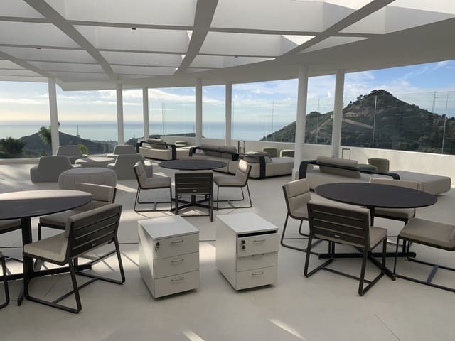 3 sypialnia Penthouse na sprzedaż w Marbella z basenem garażem - 1 595 000 € (Ref: 9401675)