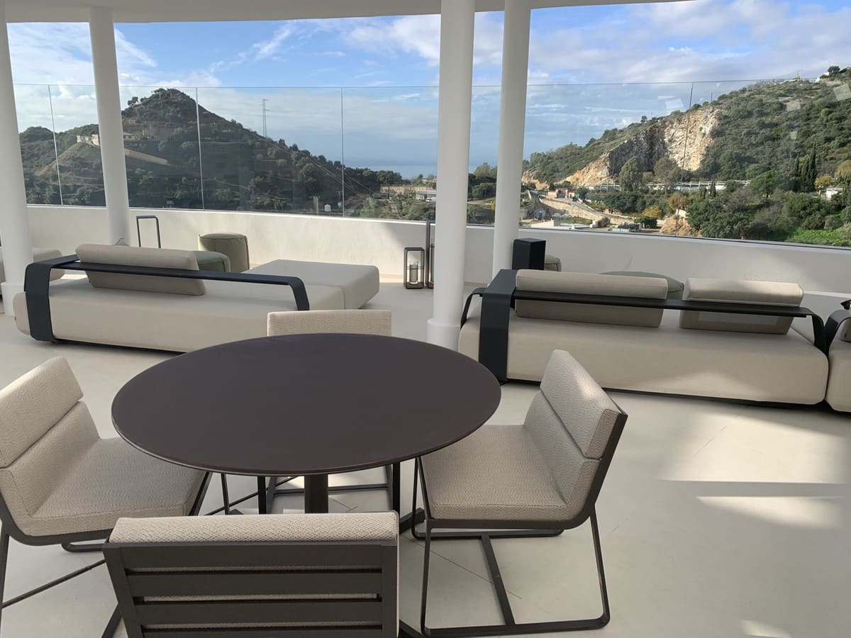 3 sypialnia Penthouse na sprzedaż w Marbella z basenem garażem - 1 595 000 € (Ref: 9401675)