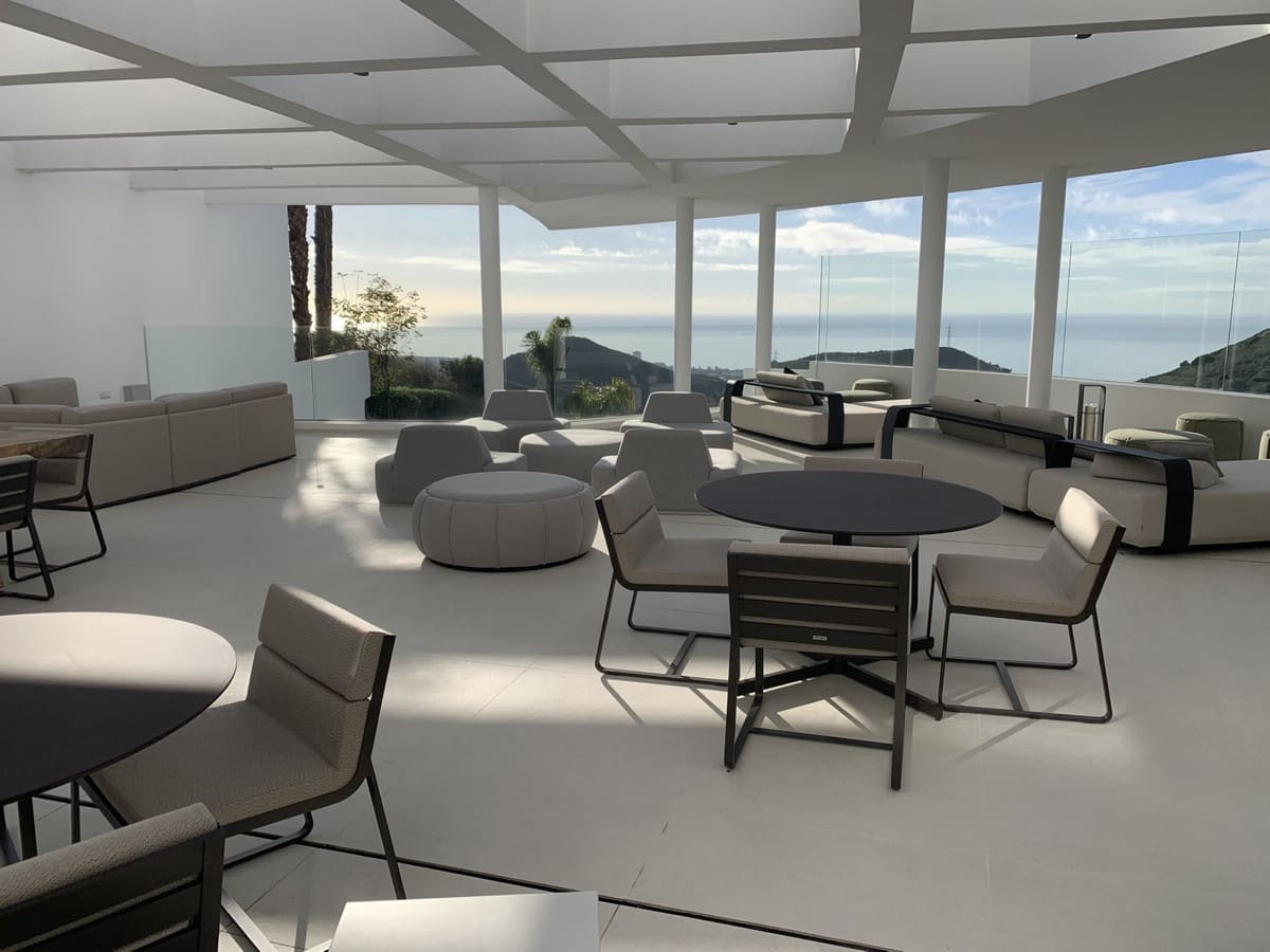 3 sypialnia Penthouse na sprzedaż w Marbella z basenem garażem - 1 595 000 € (Ref: 9401675)