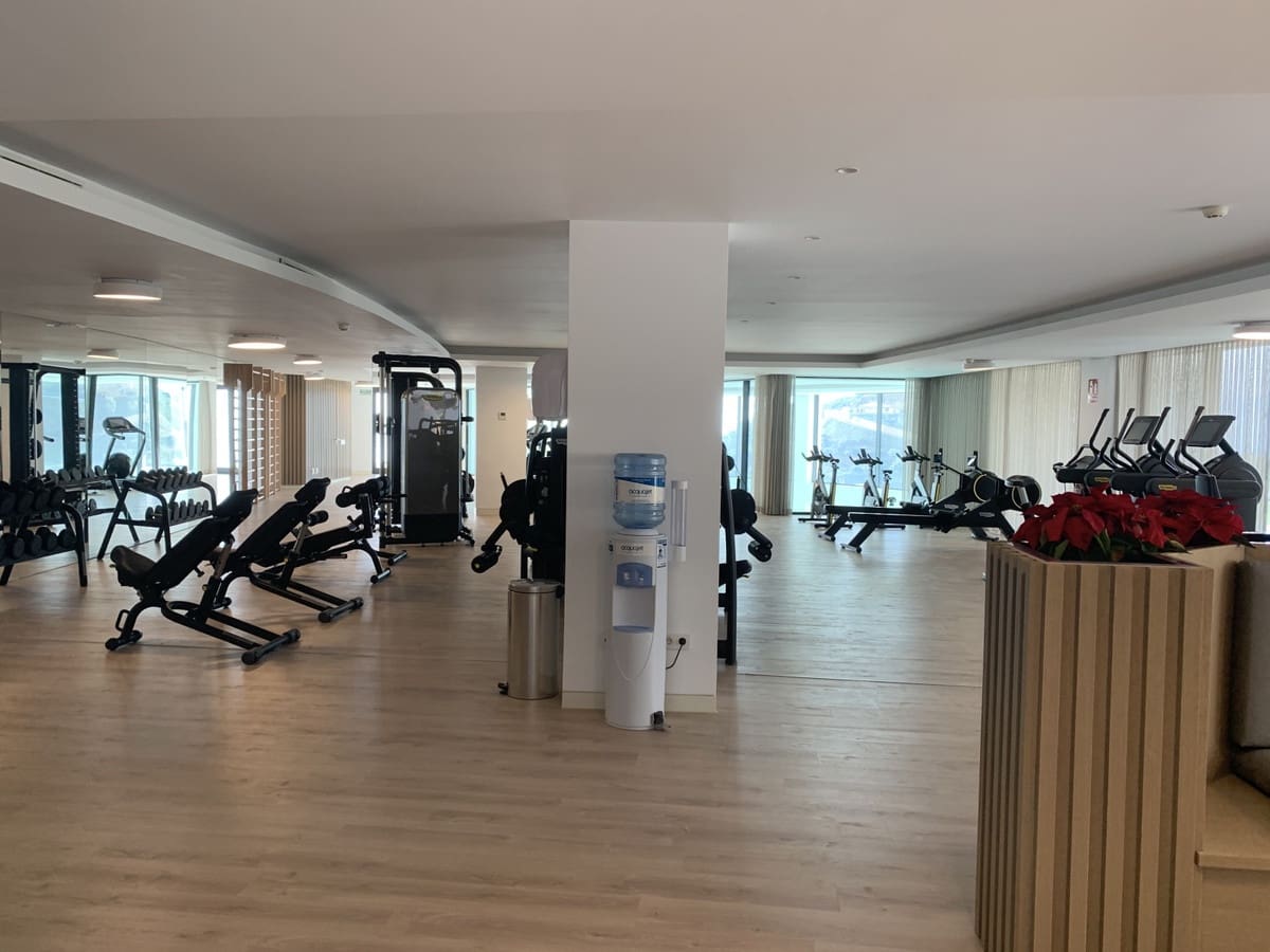 3 sypialnia Apartament na sprzedaż w Marbella z basenem garażem - 990 000 € (Ref: 9401676)