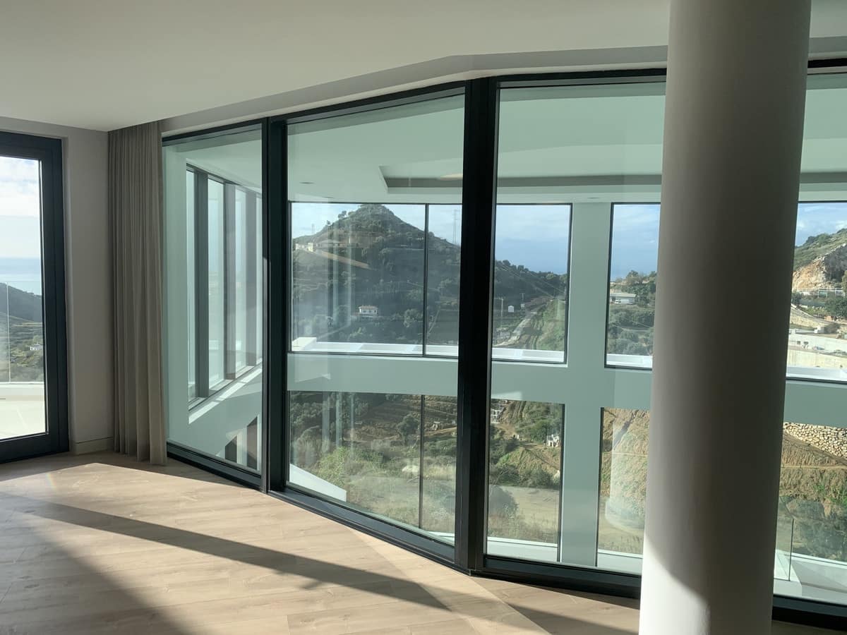 3 sypialnia Apartament na sprzedaż w Marbella z basenem garażem - 990 000 € (Ref: 9401676)