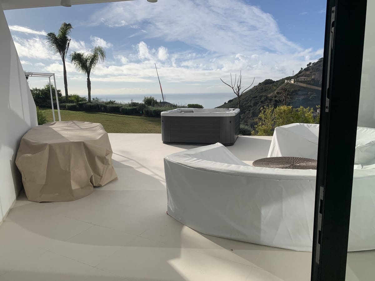 3 sypialnia Apartament na sprzedaż w Marbella z basenem garażem - 990 000 € (Ref: 9401676)