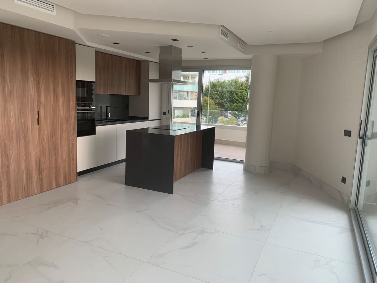 3 bedroom Apartment for sale in Marbella with pool - € 790,000 (Ref: 9401679)