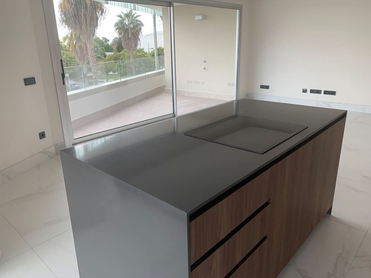 3 bedroom Apartment for sale in Marbella with pool - € 790,000 (Ref: 9401679)