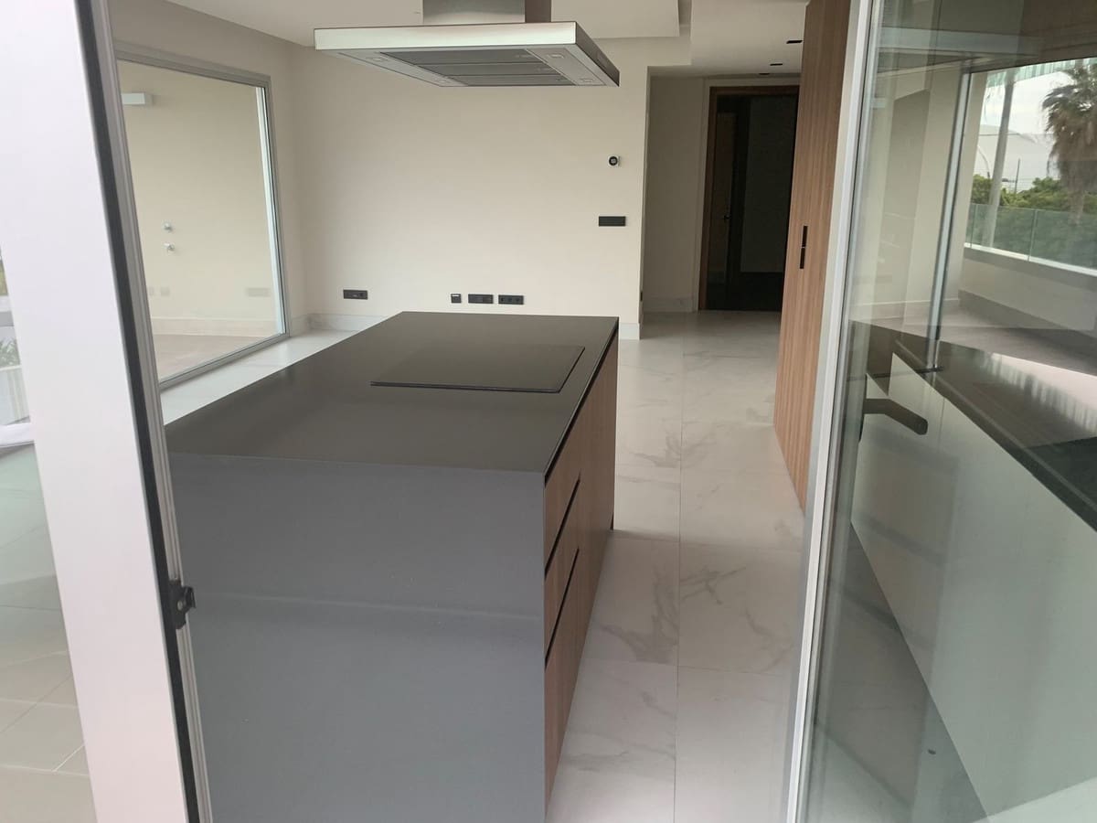 3 bedroom Apartment for sale in Marbella with pool - € 790,000 (Ref: 9401679)