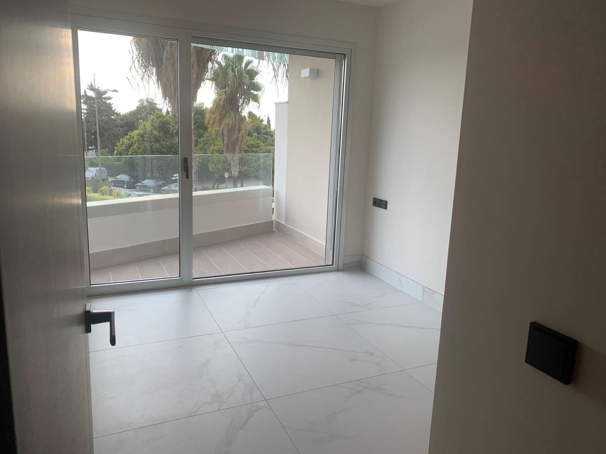 3 bedroom Apartment for sale in Marbella with pool - € 790,000 (Ref: 9401679)