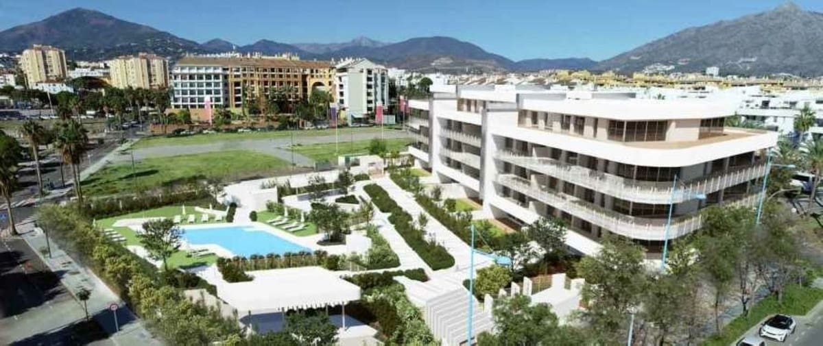 Ático de 4 habitaciones en Marbella en venta con piscina - 1.490.000 € (Ref: 9401680)