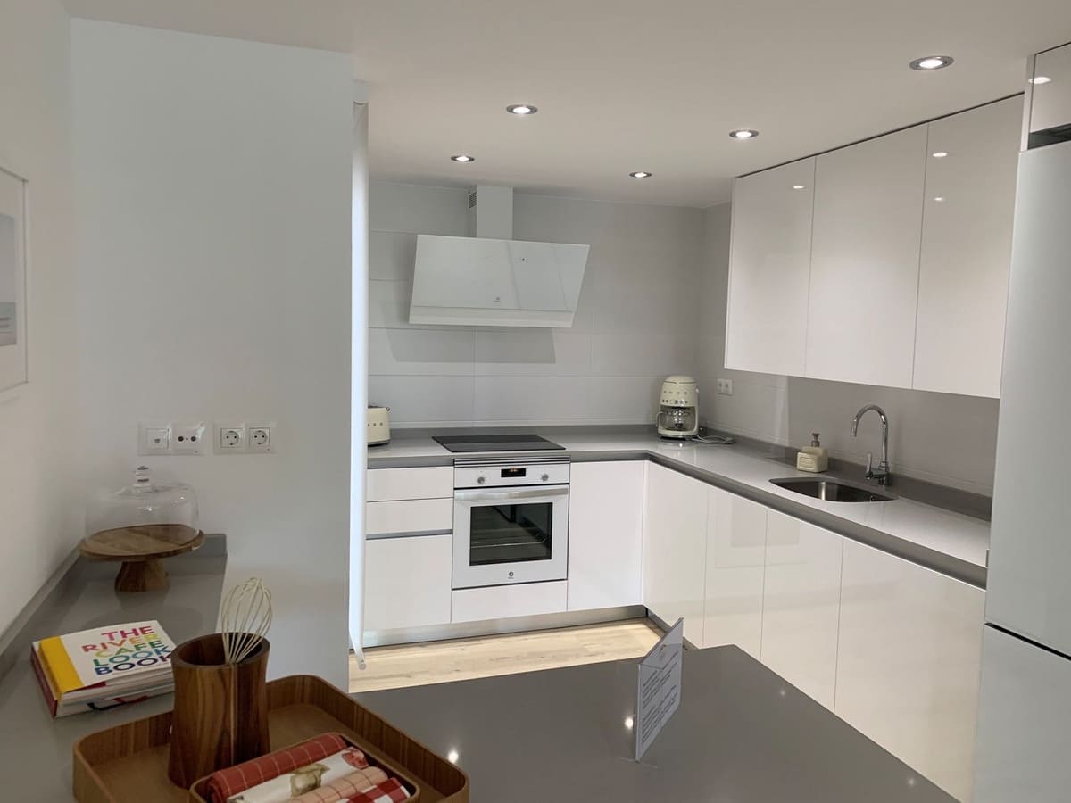 4 bedroom Apartment for sale in Marbella with garage - € 465,000 (Ref: 9401682)