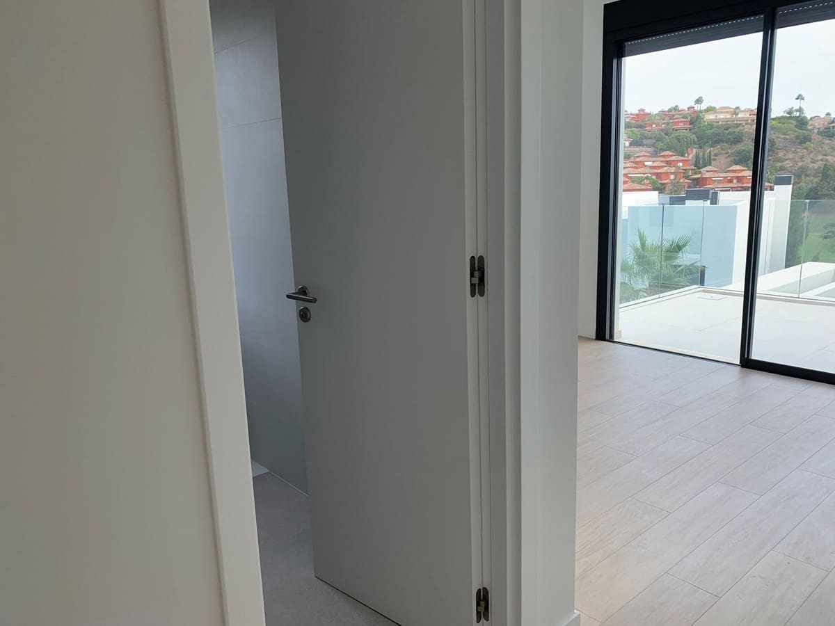 4 bedroom Semi-detached Villa for sale in Marbella with pool garage - € 1,795,000 (Ref: 9401689)