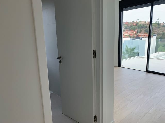 4 bedroom Semi-detached Villa for sale in Marbella with pool garage - € 1,795,000 (Ref: 9401689)