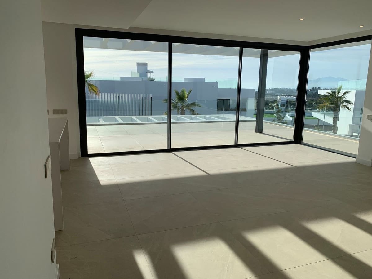 2 sypialnia Penthouse na sprzedaż w Marbella z basenem - 1 404 000 € (Ref: 9447049)