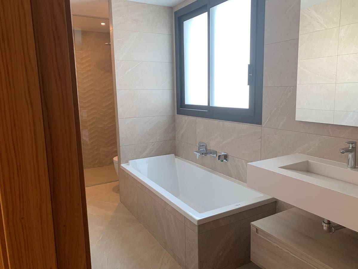 2 sypialnia Penthouse na sprzedaż w Marbella z basenem - 1 404 000 € (Ref: 9447049)