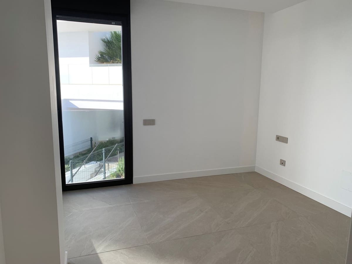 2 sypialnia Penthouse na sprzedaż w Marbella z basenem - 1 404 000 € (Ref: 9447049)