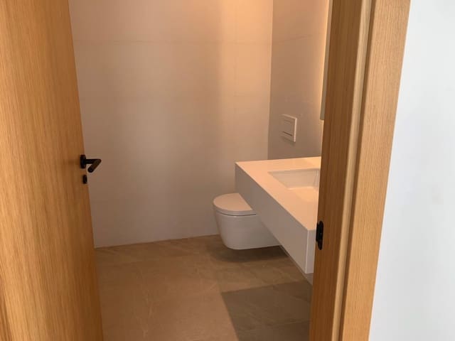 2 sypialnia Penthouse na sprzedaż w Marbella z basenem - 1 404 000 € (Ref: 9447049)