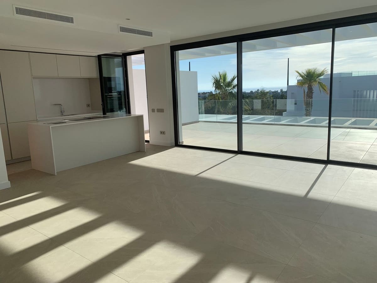 2 sypialnia Penthouse na sprzedaż w Marbella z basenem - 1 404 000 € (Ref: 9447049)