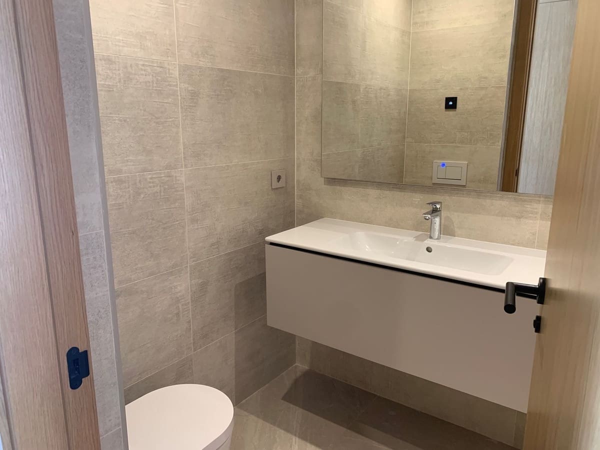 2 sypialnia Penthouse na sprzedaż w Marbella z basenem - 1 404 000 € (Ref: 9447049)