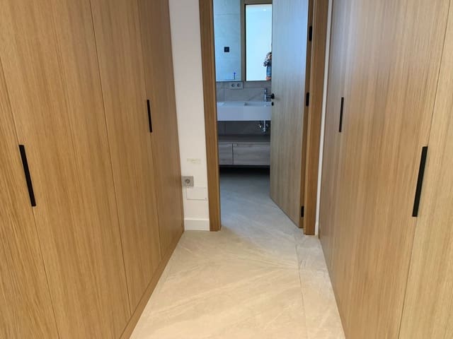 2 sypialnia Penthouse na sprzedaż w Marbella z basenem - 1 404 000 € (Ref: 9447049)