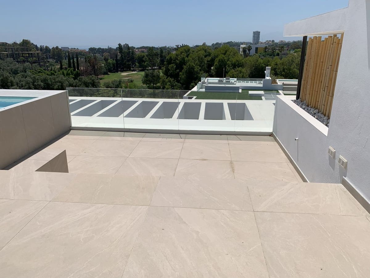 3 bedroom Penthouse for sale in Marbella with pool - € 1,480,000 (Ref: 9449344)