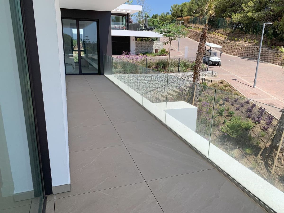 3 bedroom Penthouse for sale in Marbella with pool - € 1,480,000 (Ref: 9449344)