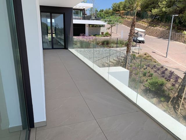 3 bedroom Penthouse for sale in Marbella with pool - € 1,480,000 (Ref: 9449344)