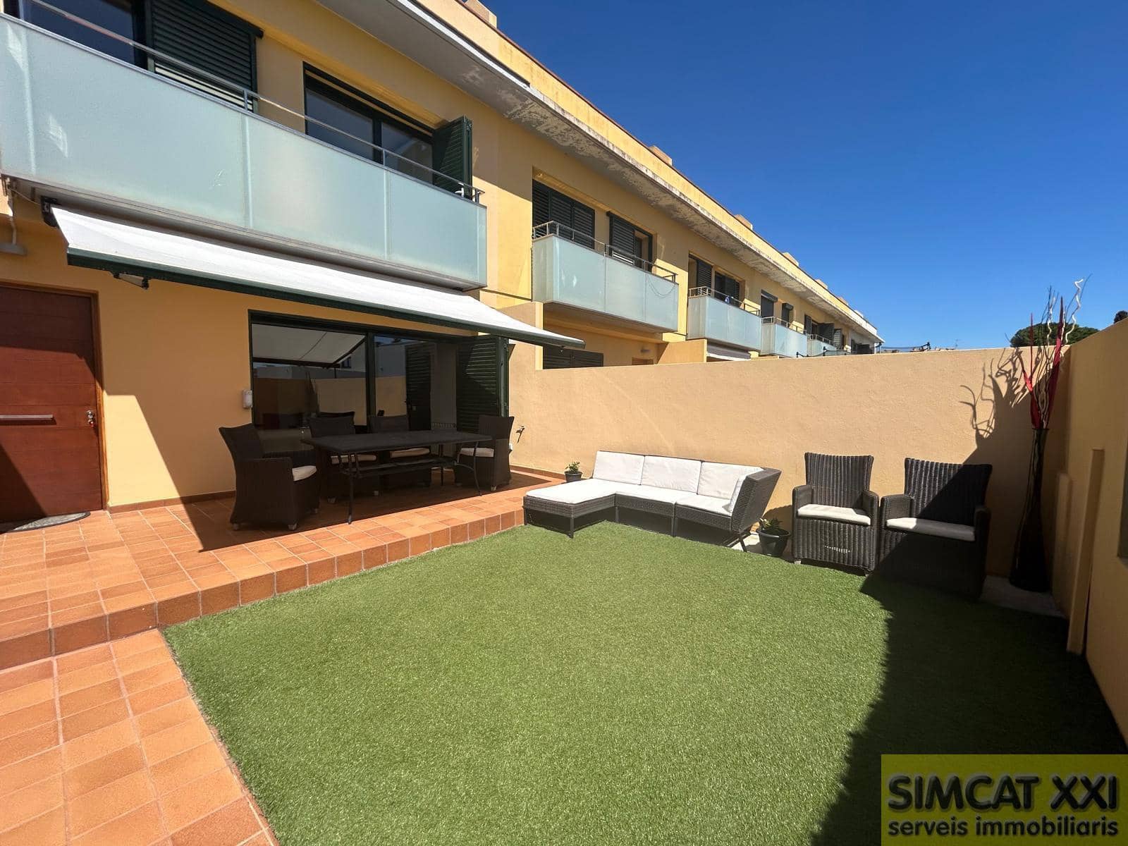 4 soveværelse Rækkehus til salg i Navata med garage - € 360.000 (Ref: 9691525)