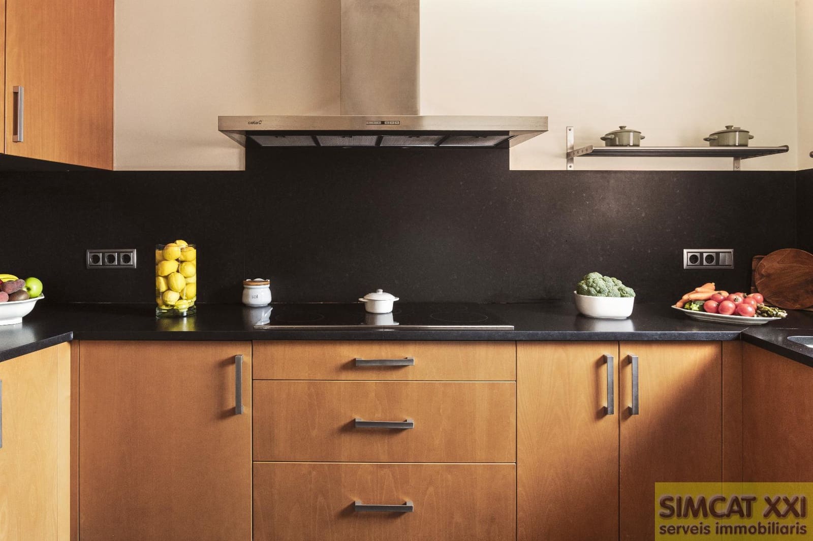 4 bedroom Flat for sale in Figueres with garage - € 450,000 (Ref: 9691531)