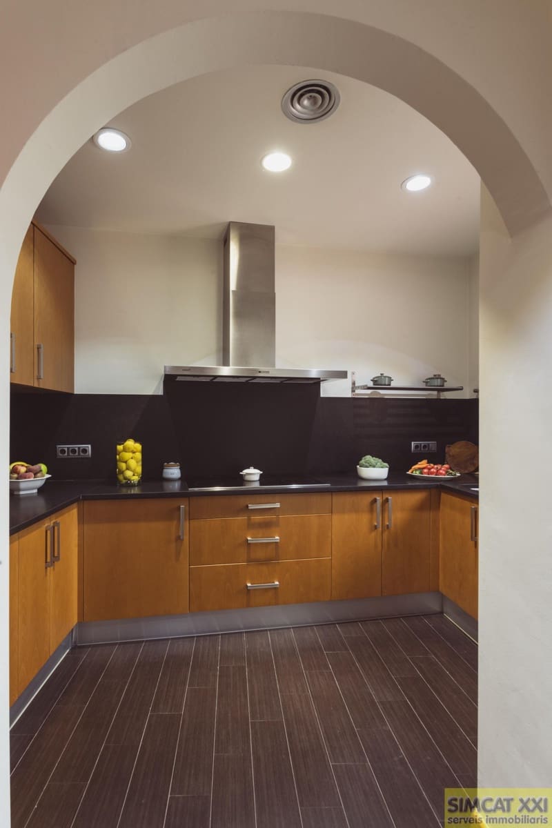 4 bedroom Flat for sale in Figueres with garage - € 450,000 (Ref: 9691531)