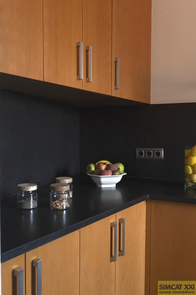 4 bedroom Flat for sale in Figueres with garage - € 450,000 (Ref: 9691531)