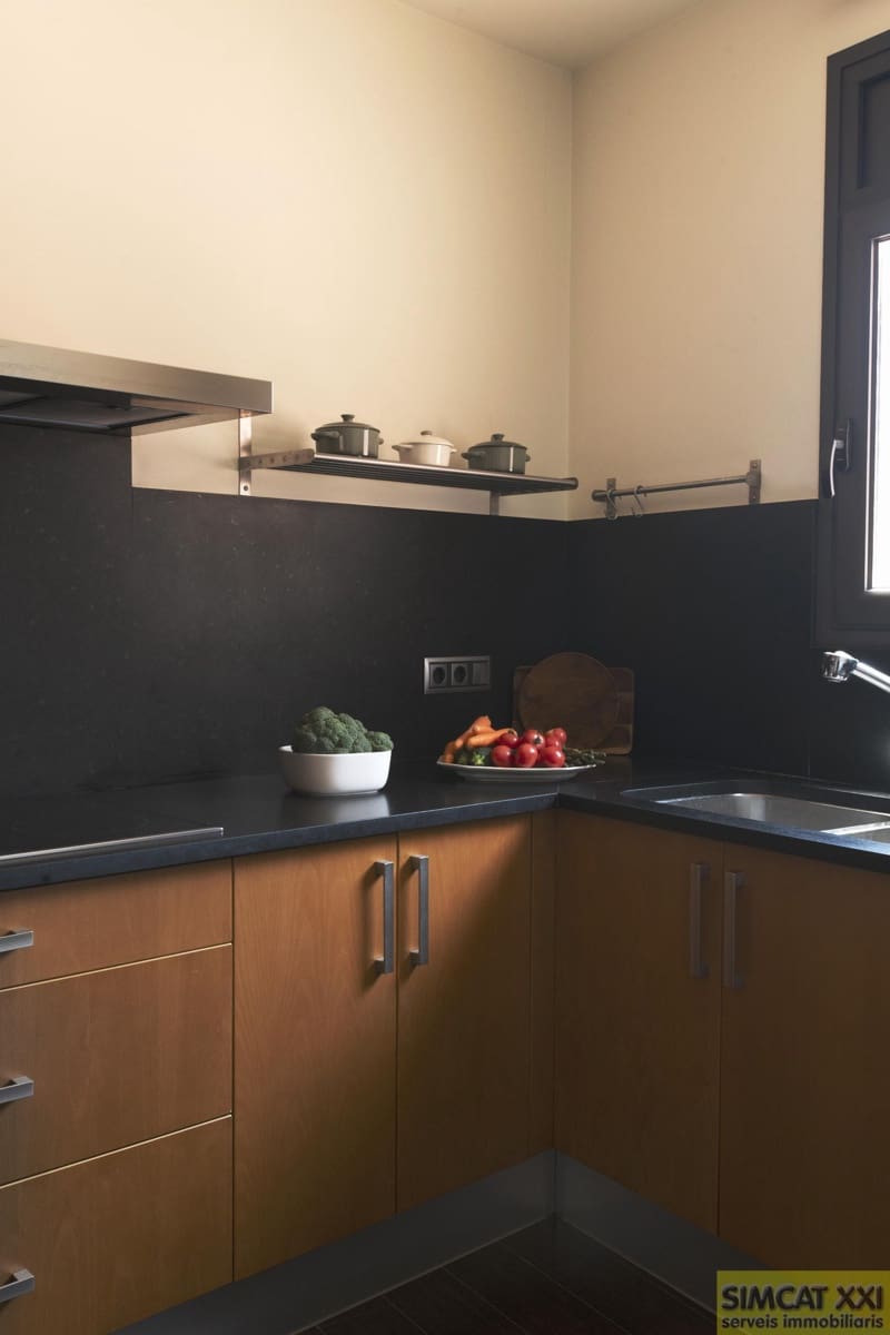 4 bedroom Flat for sale in Figueres with garage - € 450,000 (Ref: 9691531)