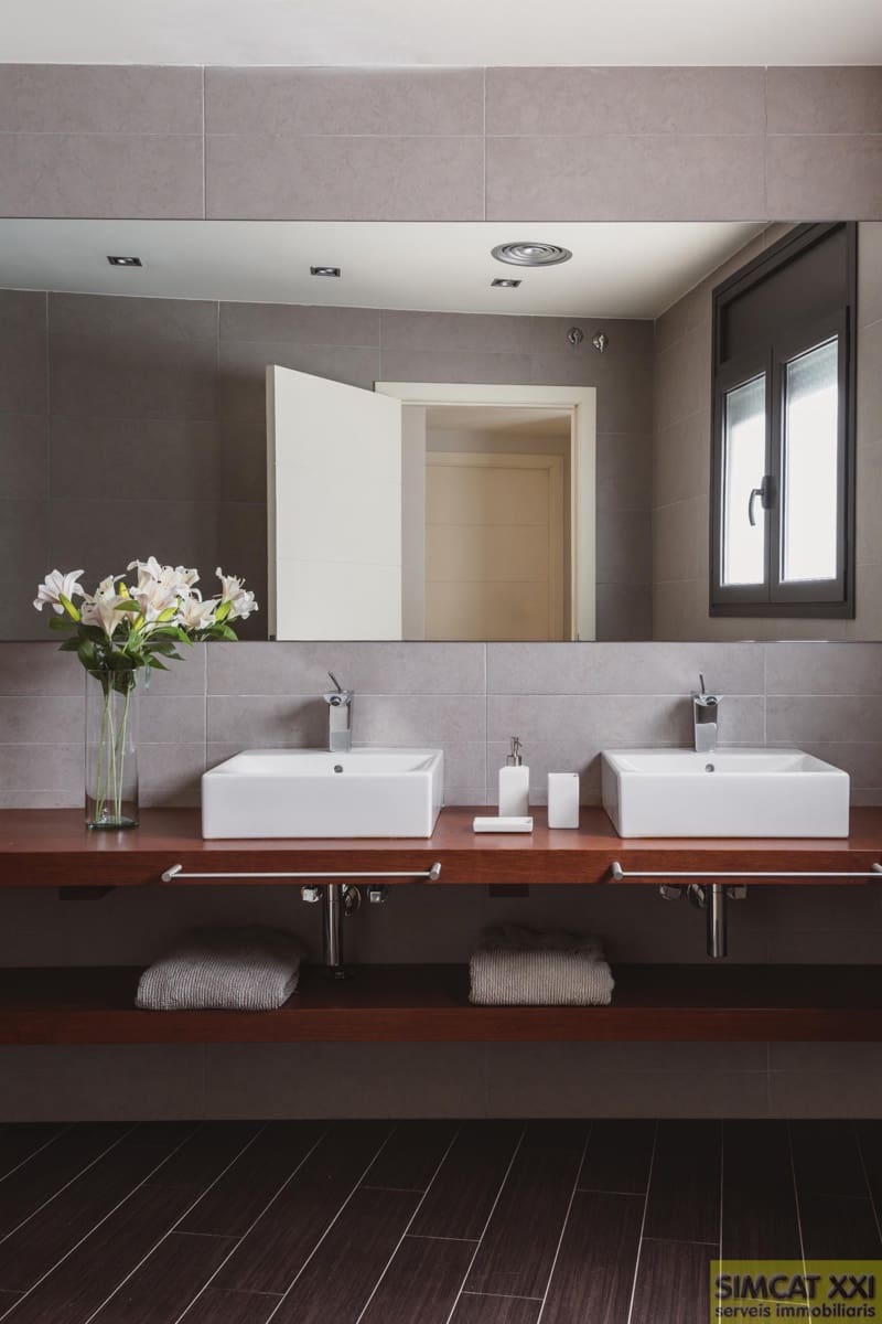 4 bedroom Flat for sale in Figueres with garage - € 450,000 (Ref: 9691531)