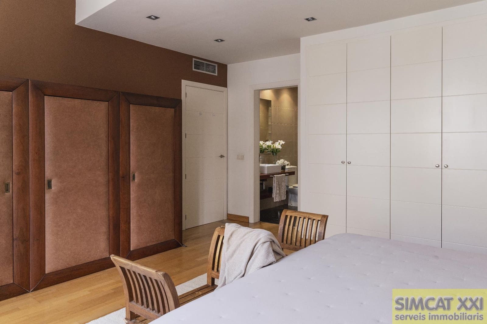 4 bedroom Flat for sale in Figueres with garage - € 450,000 (Ref: 9691531)