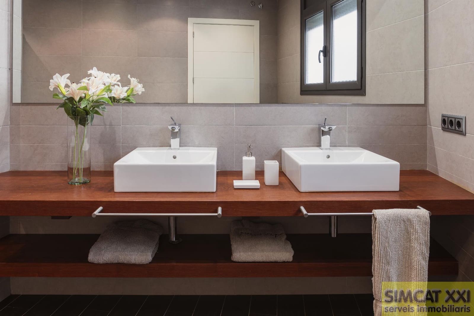 4 bedroom Flat for sale in Figueres with garage - € 450,000 (Ref: 9691531)