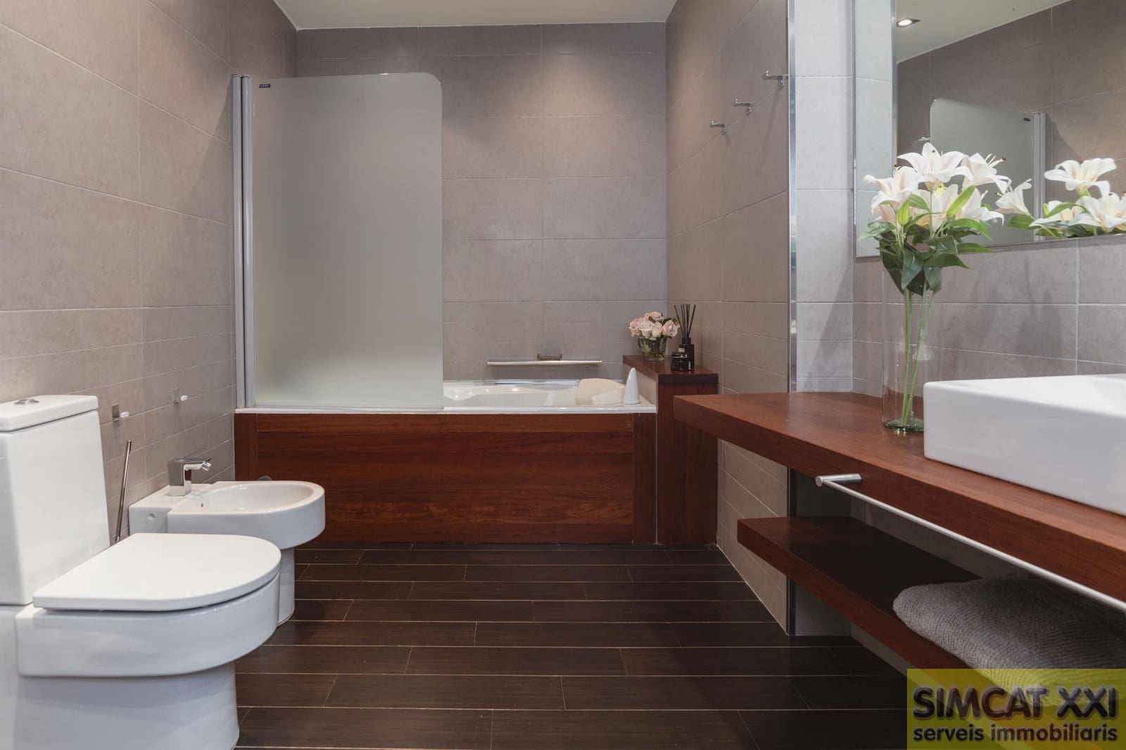 4 bedroom Flat for sale in Figueres with garage - € 450,000 (Ref: 9691531)