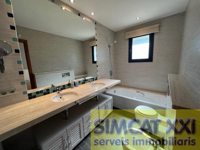 4 sypialnia Willa na sprzedaż w Figueres z garażem - 560 000 € (Ref: 9691535)