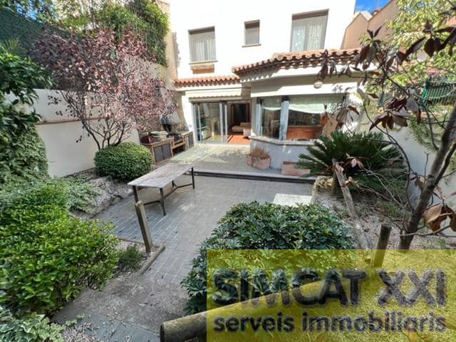 4 sypialnia Willa na sprzedaż w Figueres z garażem - 560 000 € (Ref: 9691535)