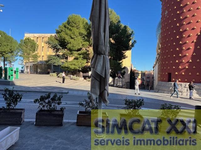 4 bedroom Commercial for sale in Figueres - € 126,000 (Ref: 9691570)